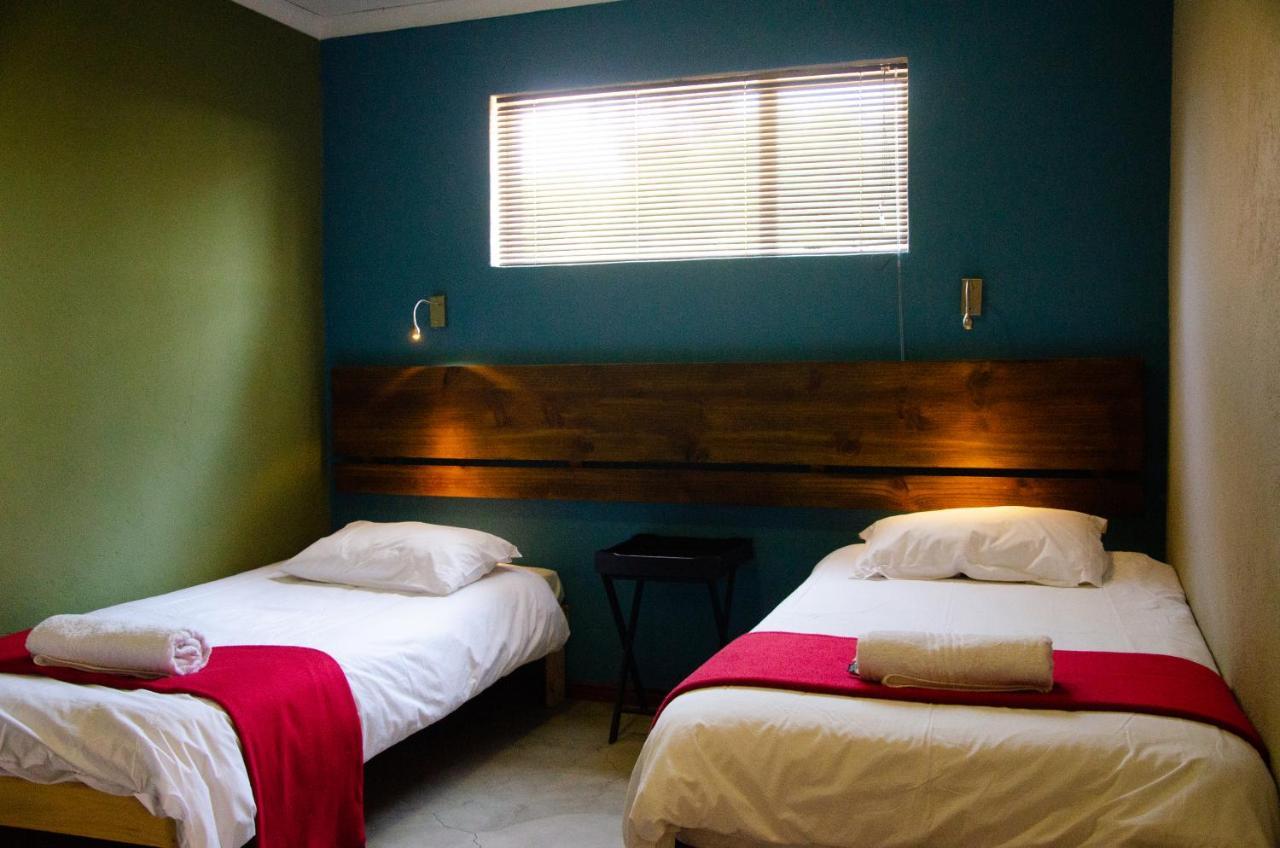 Desert Dew Guest House Hutchinson 외부 사진