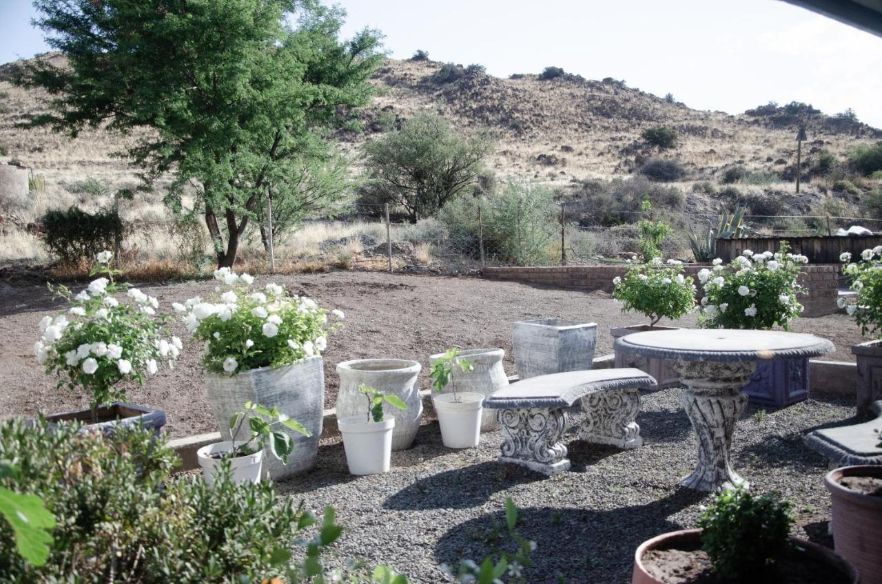Desert Dew Guest House Hutchinson 외부 사진
