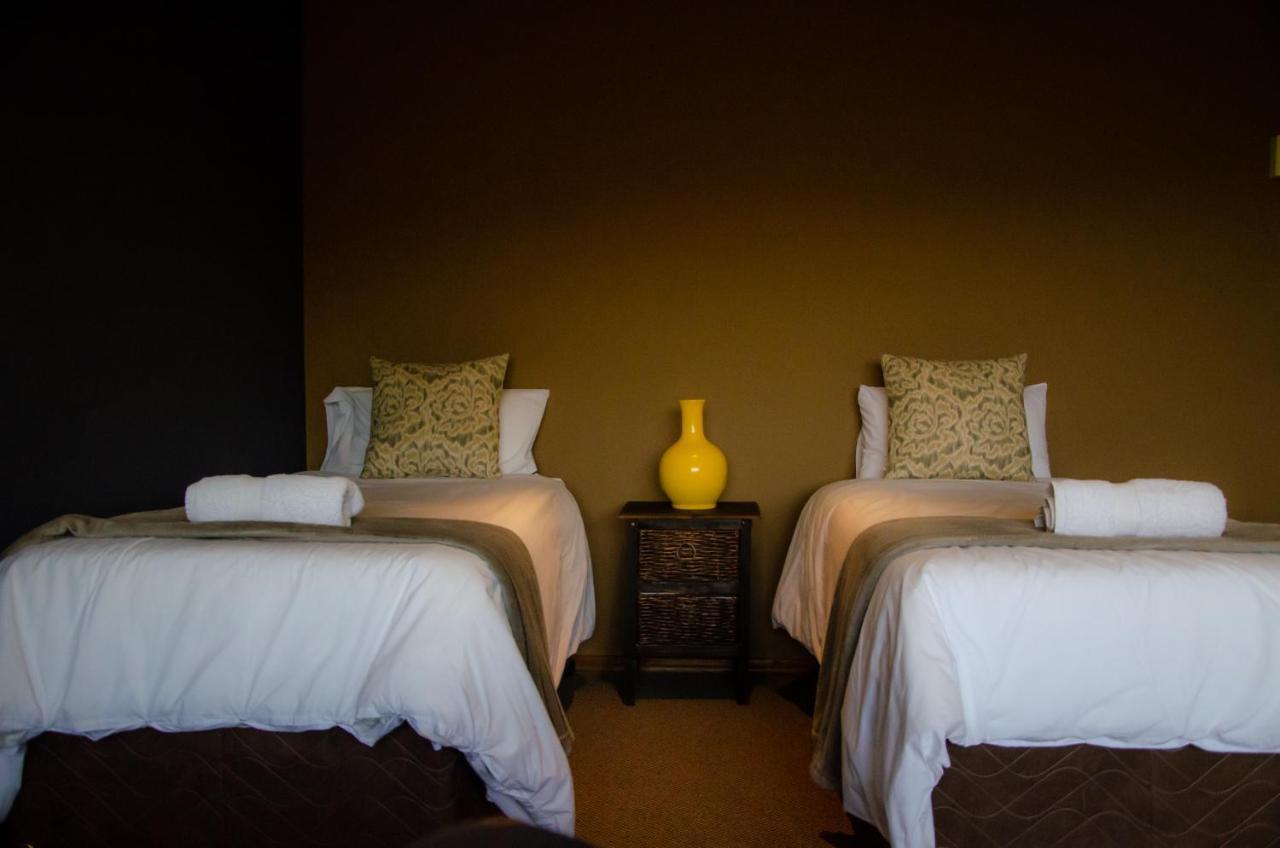 Desert Dew Guest House Hutchinson 외부 사진