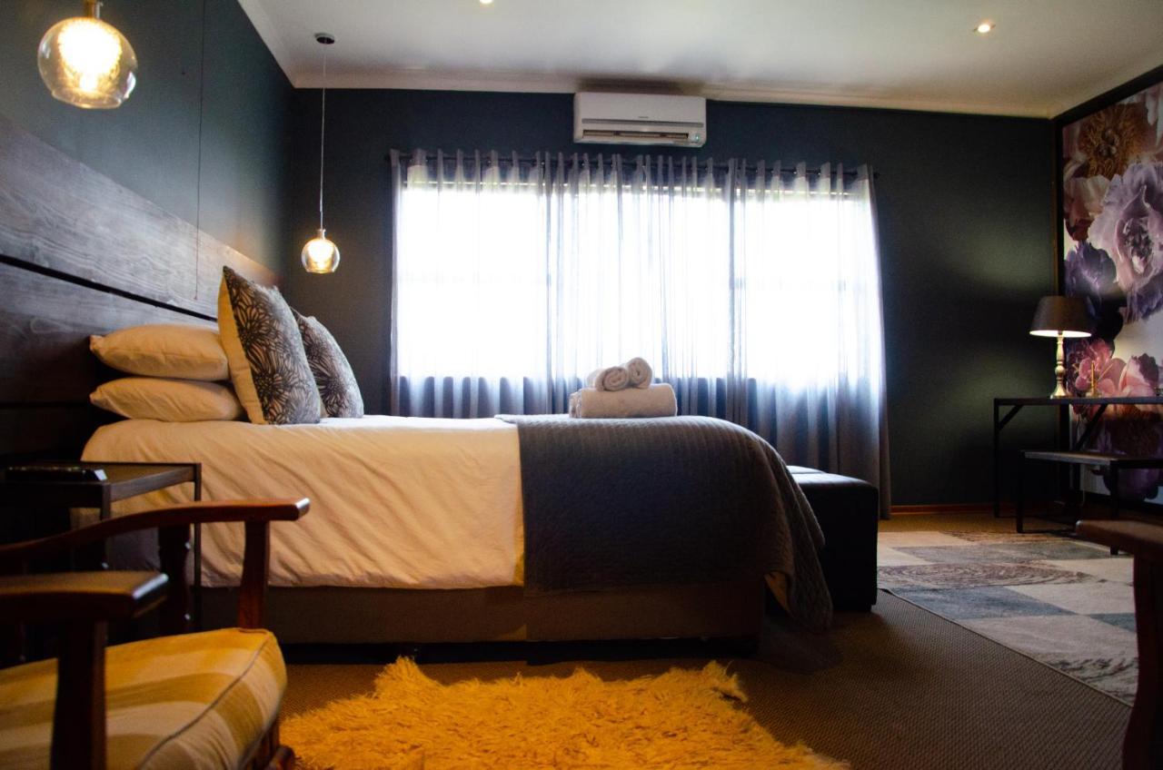Desert Dew Guest House Hutchinson 외부 사진