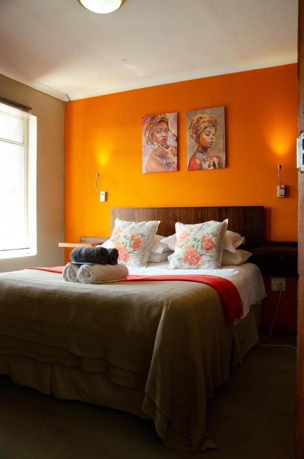Desert Dew Guest House Hutchinson 외부 사진