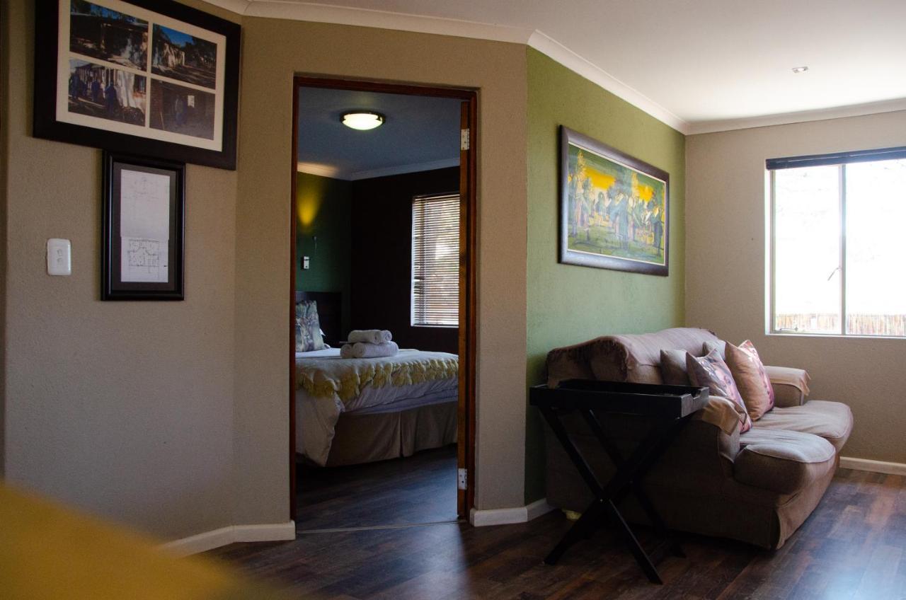 Desert Dew Guest House Hutchinson 외부 사진